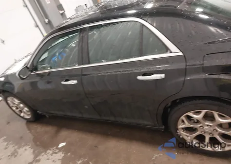 2016 Chrysler 300C Platinum z USA, uszkodzony, nr VIN 2C3CCASG3GH124181